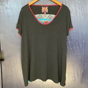 Johnny Was black front/decorative back Large shortsleeve blouse.
